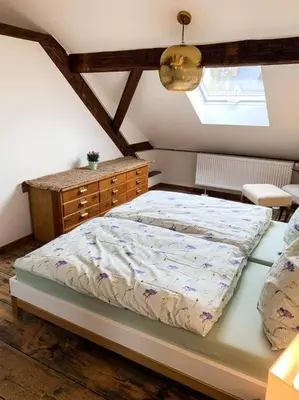 Ein Bett oder Betten in einem Zimmer der Unterkunft Ferienwohnungen Alte Destillerie