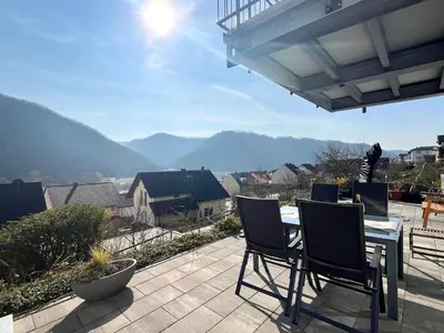 Ein allgemeiner Bergblick oder ein Berglick von der Ferienwohnung aus