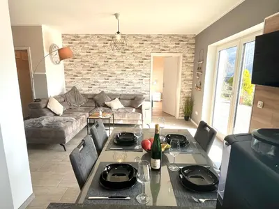 Ein Sitzbereich in der Unterkunft Ferienwohnung Sonnenterrasse, 1-4 Personen, 2 Schlafzimmer, große Terrasse