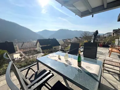 Ein allgemeiner Bergblick oder ein Berglick von der Ferienwohnung aus