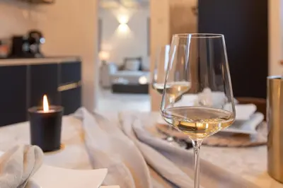 Getränke in der Unterkunft LOFT19 Neu Design Luxus Maisonette Balkon für 2 Personen
