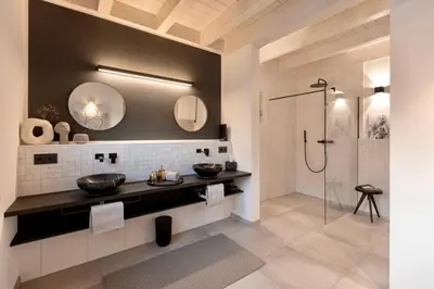 Ein Badezimmer in der Unterkunft LOFT19 Neu Design Luxus Maisonette Balkon für 2 Personen