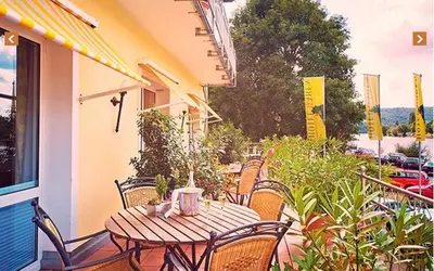 Ein Garten an der Unterkunft Hotel Bären
