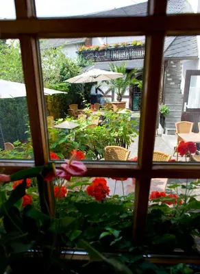 Ein Garten an der Unterkunft Landgasthof Rebstock
