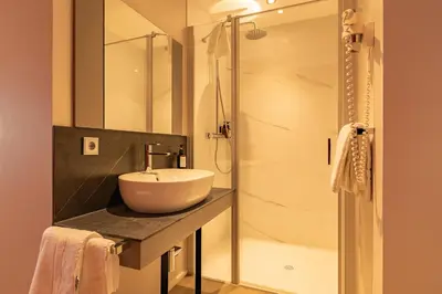 Ein Badezimmer in der Unterkunft MEA HOTEL TRIER