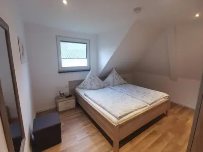 Ein Bett oder Betten in einem Zimmer der Unterkunft Ferienwohnung am Weingarten