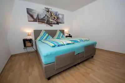Ein Bett oder Betten in einem Zimmer der Unterkunft Feriendomizil am Moselufer