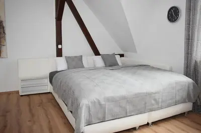 Ein Bett oder Betten in einem Zimmer der Unterkunft Kleine Auszeit im alten Weingut