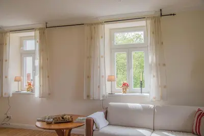Ein Sitzbereich in der Unterkunft Die Ferienwohnungen Schmiede und Gudd Stuvv in Annis Haus