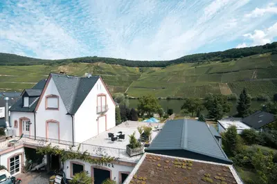 Ein allgemeiner Bergblick oder ein Berglick von des Hotels aus