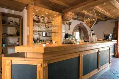 Lounge oder Bar in der Unterkunft Weingut Lehnert-Veit Gutshotel