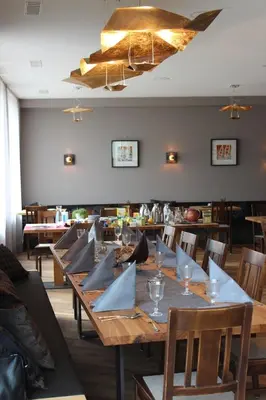 Ein Sitzbereich in der Unterkunft NaturPurHotel Maarblick