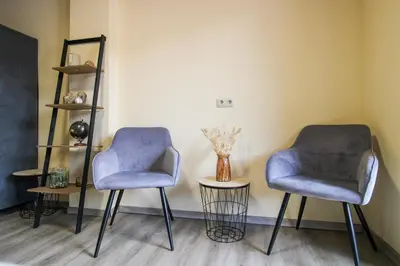 Ein Sitzbereich in der Unterkunft Stilvolle Wellness-Ferienwohnung in Neef Whirlpool, Sauna, Grill, Fitness, Billard & Moselblick