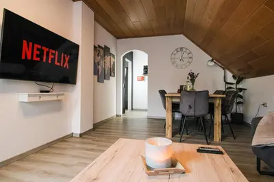 TV/Unterhaltungsangebot in der Unterkunft Stilvolle Wellness-Ferienwohnung in Neef Whirlpool, Sauna, Grill, Fitness, Billard & Moselblick