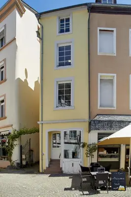 Das Gebäude in dem sich das Ferienhaus befindet