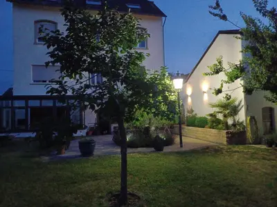 Ein Garten an der Unterkunft Gästehaus Frevel