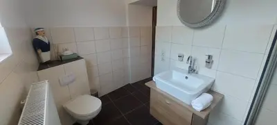Ein Badezimmer in der Unterkunft Gästehaus Frevel