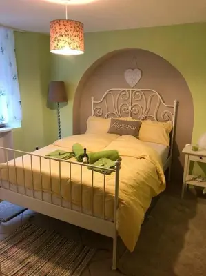 Ein Bett oder Betten in einem Zimmer der Unterkunft Fachwerk-Romantik 1 an der Mosel