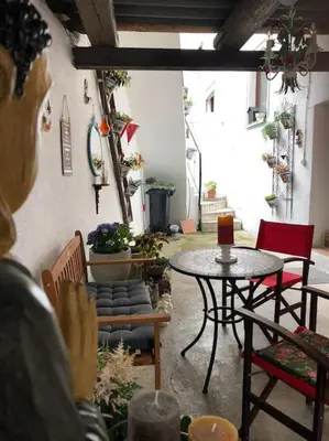 Ein Sitzbereich in der Unterkunft Fachwerk-Romantik 1 an der Mosel