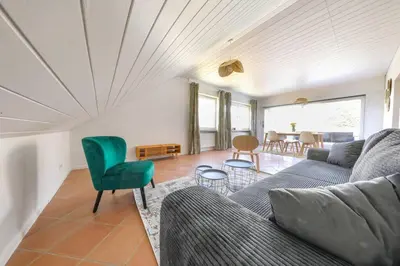 Ein Sitzbereich in der Unterkunft Neue Wohnung in der Nähe von Trier