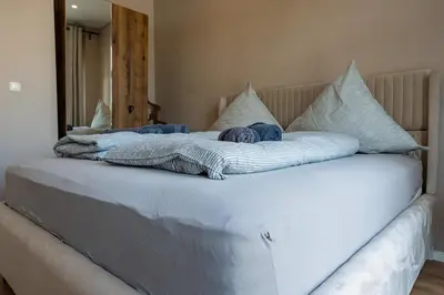Ein Bett oder Betten in einem Zimmer der Unterkunft Moselresidenz Bellevue Alf Apartment Moselblick