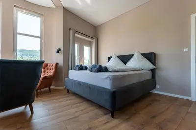 Ein Bett oder Betten in einem Zimmer der Unterkunft Moselresidenz Bellevue Alf Apartment Moselblick