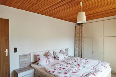 Ein Bett oder Betten in einem Zimmer der Unterkunft Ferienwohnung Mendgen mit Panoramablick