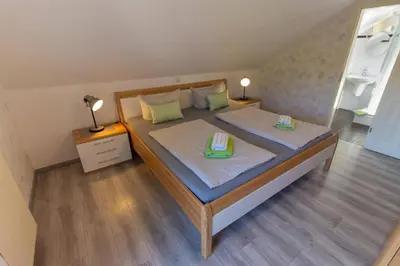 Ein Bett oder Betten in einem Zimmer der Unterkunft Ferienweingut Jürgen Beth