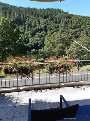 Ein allgemeiner Bergblick oder ein Berglick von der Pension aus