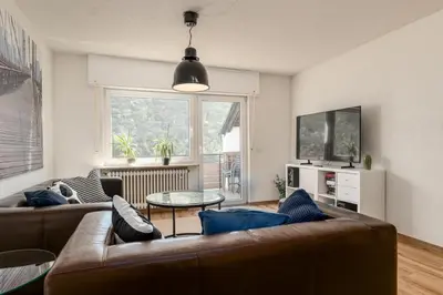 TV/Unterhaltungsangebot in der Unterkunft Riesling Appartement for 2 - 4 People - Billiards - Balcony with Mosel View - Parking - Wine Barrel Bar - Fully Equipped Kitchen - Netflix - WaipuTV - 3 km from Cochem