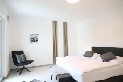 Ein Bett oder Betten in einem Zimmer der Unterkunft MV Römervilla, Lofts & Penthouses mit traumhaftem Moselpanoramablick und Sauna