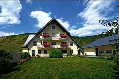 Das Gebäude in dem sich die Ferienwohnung befindet