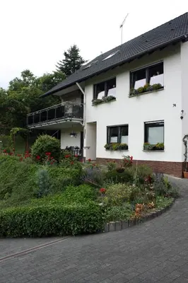 Ein Garten an der Unterkunft Auf dem Kleeberg