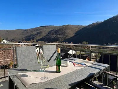 Ein allgemeiner Bergblick oder ein Berglick von der Ferienwohnung aus