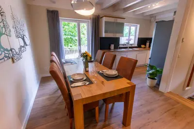 Ein Sitzbereich in der Unterkunft Ferienhaus Moselhöhe - 2023 neu renoviert, mit Design-Ausstattung & großem Garten