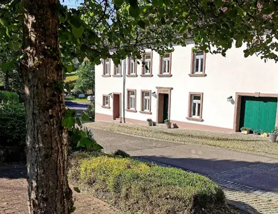 Das Gebäude in dem sich die Ferienwohnung befindet