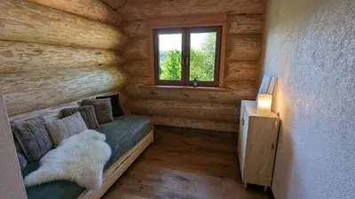 Ein Sitzbereich in der Unterkunft Waldzeit Lodge - Ferienwohnung Hase