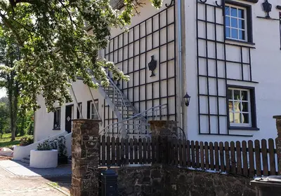 Das Gebäude in dem sich die Ferienwohnung befindet