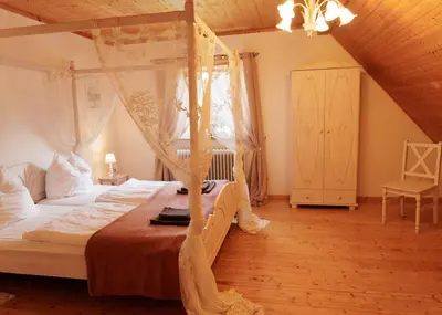 Ein Bett oder Betten in einem Zimmer der Unterkunft Ferienwohnung im Landhausstil