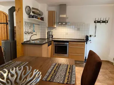 Küche/Küchenzeile in der Unterkunft Waldheimat - Ferienhaus Nürburg