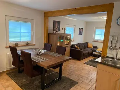 Ein Sitzbereich in der Unterkunft Waldheimat - Ferienhaus Nürburg