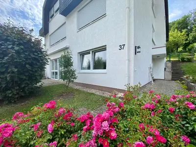 Ein Garten an der Unterkunft Ferienwohnung Zum Nussbaum - Landhausstil & Moseltalblick