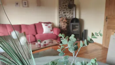 Ein Sitzbereich in der Unterkunft Autarke, idyll. Hütte mit Kamin+Aussicht