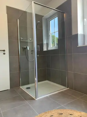 Ein Badezimmer in der Unterkunft Ferienwohnung Schöne Aussicht in Simmertal