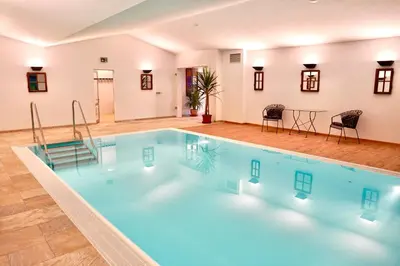 Der Swimmingpool an oder in der Nähe von Vegan Hotel und Restaurants Nicolay 1881