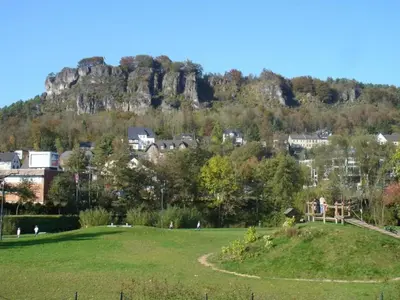 Ein allgemeiner Bergblick oder ein Berglick von des Ferienhauses aus