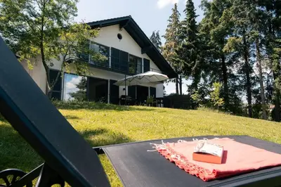 Ein Garten an der Unterkunft Eifel21 - stilvolles Haus in der Vulkaneifel