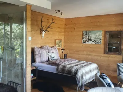 Ein Bett oder Betten in einem Zimmer der Unterkunft Romantic and Cosy Studio with Lake View in Meerfeld Eifel Region