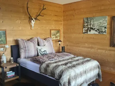 Ein Bett oder Betten in einem Zimmer der Unterkunft Romantic and Cosy Studio with Lake View in Meerfeld Eifel Region