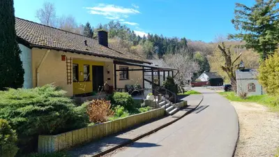 Das Gebäude in dem sich die Ferienwohnung befindet